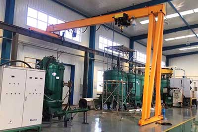 Semi gantry wall mounted crane