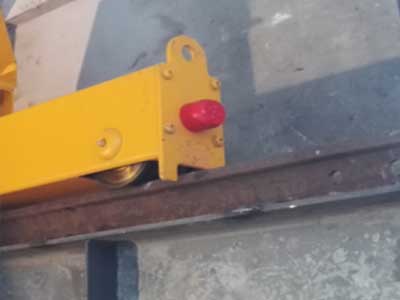 Overhead crane end carriages with wheels running on crane rails