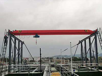 Freestanding overhead crane and bridge crane for indoor and outdoor use , single girder & double girder design available for sale Iran Freestanding overhead crane and bridge crane for indoor and outdoor use , single girder & double girder design available for sale Iran