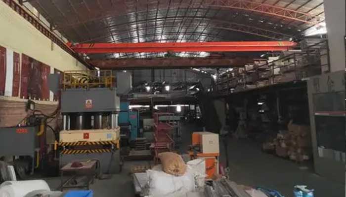 Single girder bridge overhead crane for window and door processing industry 