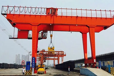 3. U-Shaped Gantry Crane : 3. U-Shaped Gantry Crane :