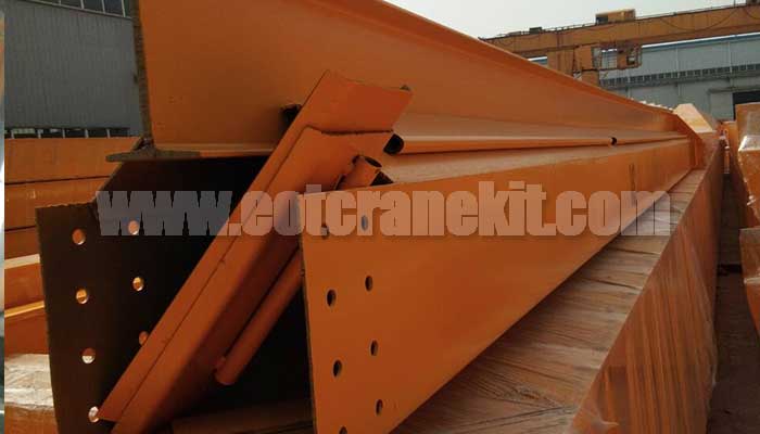 Main girder is cutted into 2 sections for easy delivery and connected at workingsite by plates and bolts. 