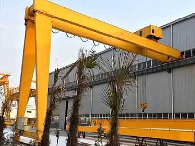 Semi-Gantry Double Girder Rail Cranes: -