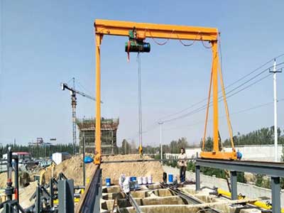Mobile Gantry Cranes: Mobile Gantry Cranes: