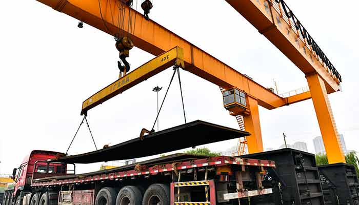 Overhead Cranes for Material Loading & Unloading from Trucks 