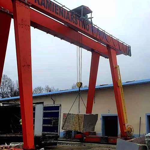 Double girder overhead crane for outdoor use 