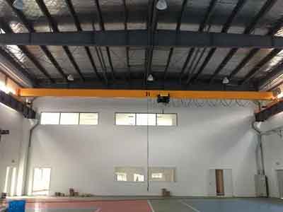 Single Girder Crane with Top-Running Rail Track:
