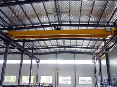 Double girder overhead crane on rails