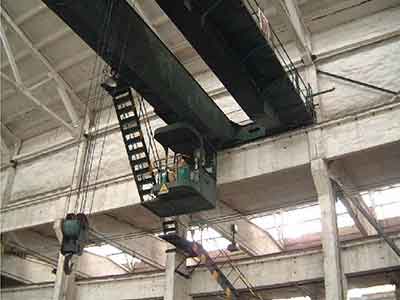 Overhead Crane on Wall Mounted Rails: