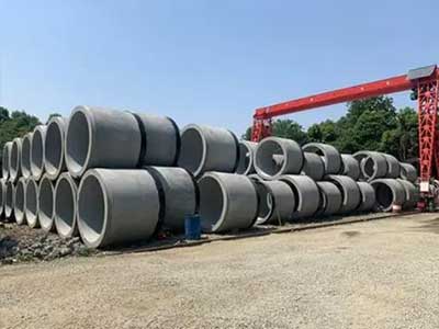 Single girder gantry crane with box girder design for precast pipe handling in large scale precasting plant  Single girder gantry crane with box girder design for precast pipe handling in large scale precasting plant