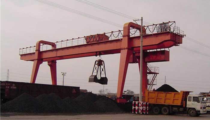Grab bucket gantry crane on tracks