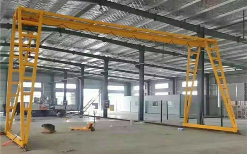 Workshop gantry crane on tracks for small workshop material handling 