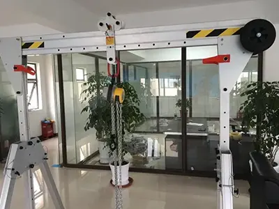 Folding gantry crane with manual chain hoist  Folding gantry crane with manual chain hoist