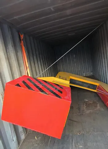 Fastening of c hook in container for delivery 