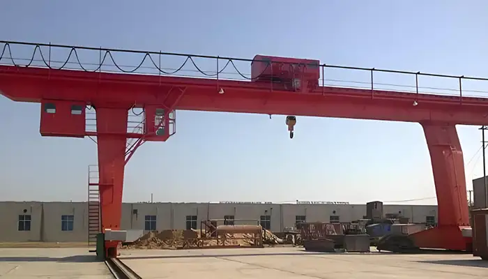 Rail-traveling single girder Goliath cranes