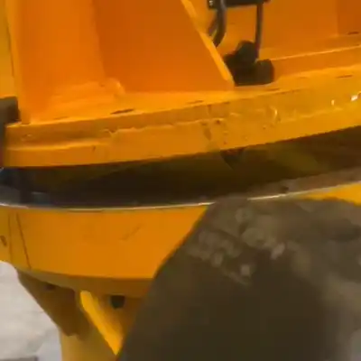 Adjust the cantilever flange with the slewing bearing flange on the top of the pillar column 