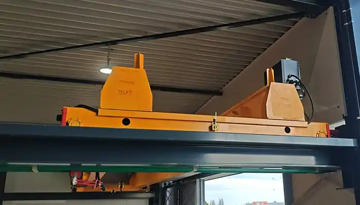 Low profile end carriages of double girder overhead bridge crane 
