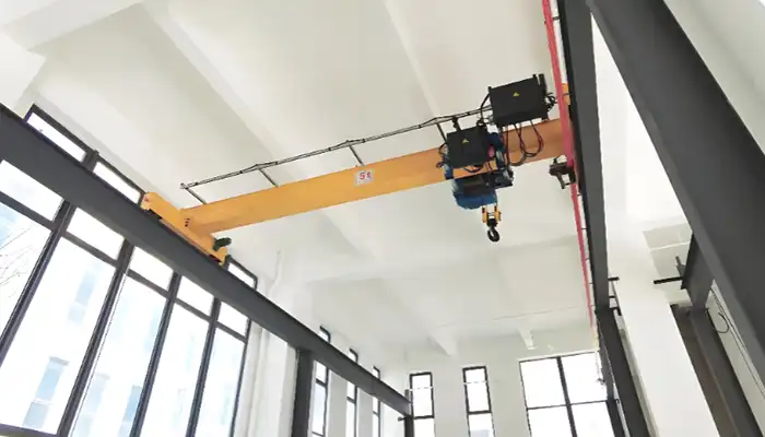 Freestanding Overhead Cranes for Corbel-Free Concrete Workshops