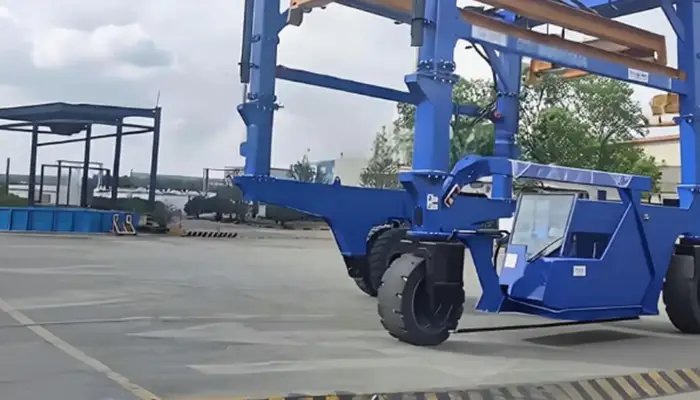 Sloped Industrial Yards? Safe and Efficient Container Handling Solutions
