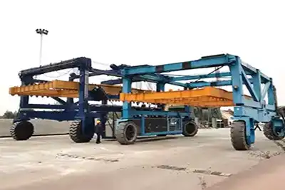 Multifunctional straddle carrier cranes can be used in various industrial uses 